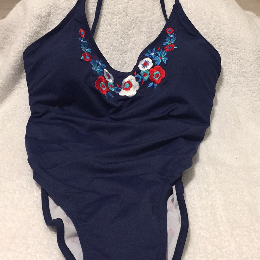 Juicy Couture 1 pc swimsuit. Size XL. NEW.